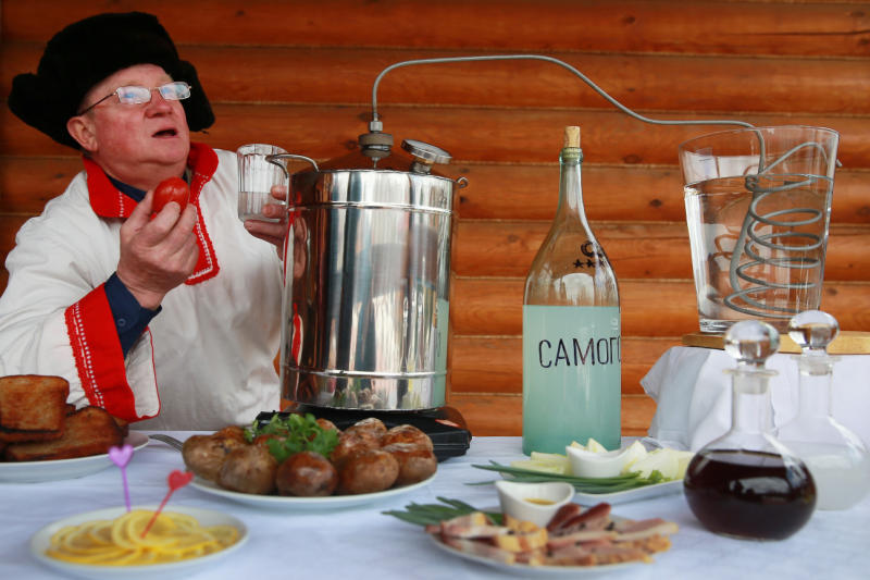 Открытки ко дню рождения русской водки. Какой праздник 31 января