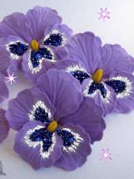 Открытки с фиолетовыми анютиными глазками  Открытки с фиолетовыми анютиными глазками скачать бесплатно.