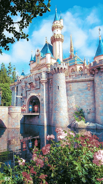 Открытки с сооружениями.